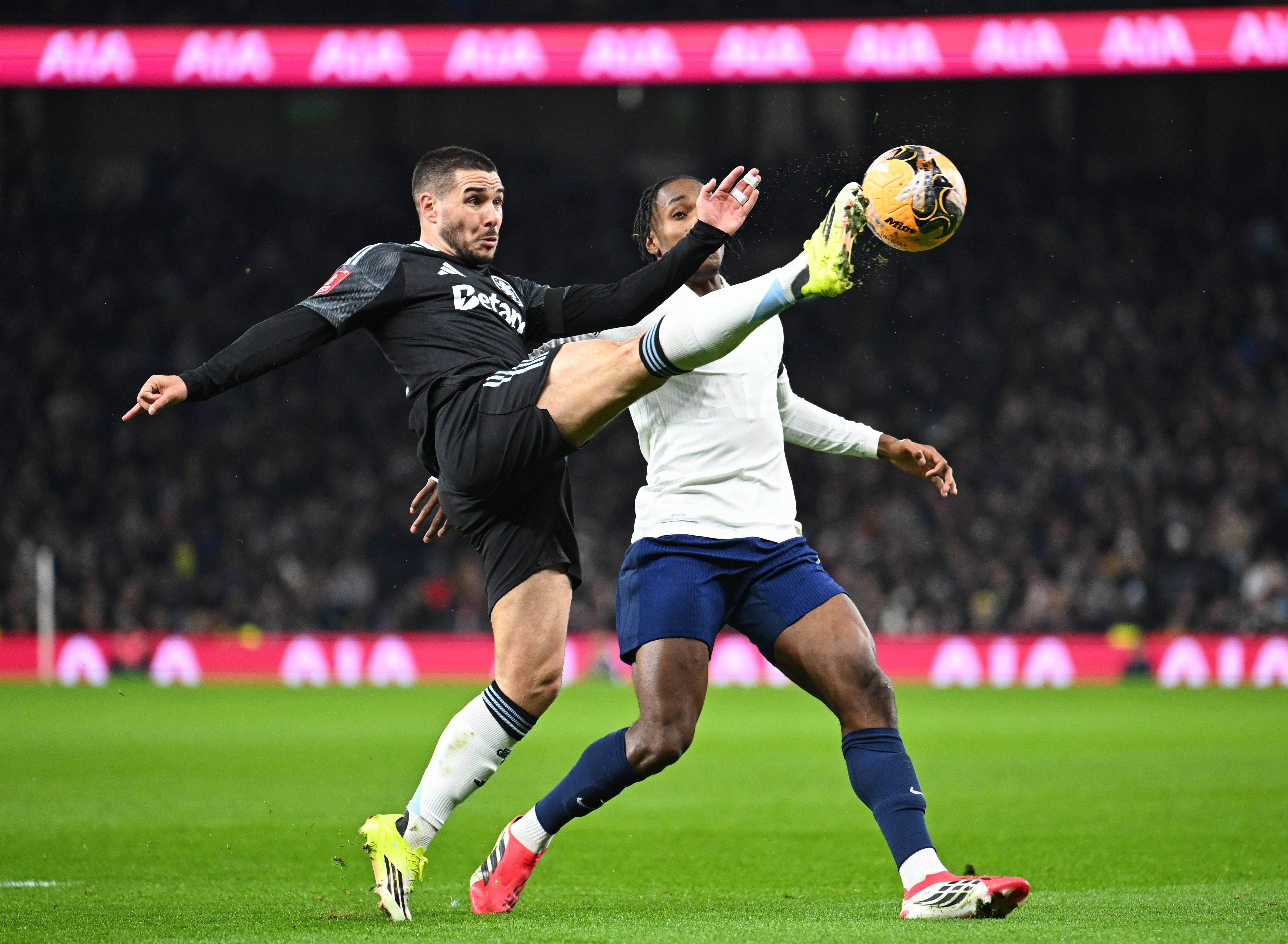 爱游戏官网-从清晨印第安纳步行者备战亚冠到C罗在西班牙队比赛中败北，菲尼克斯太阳门线救险备战国王杯的简单介绍